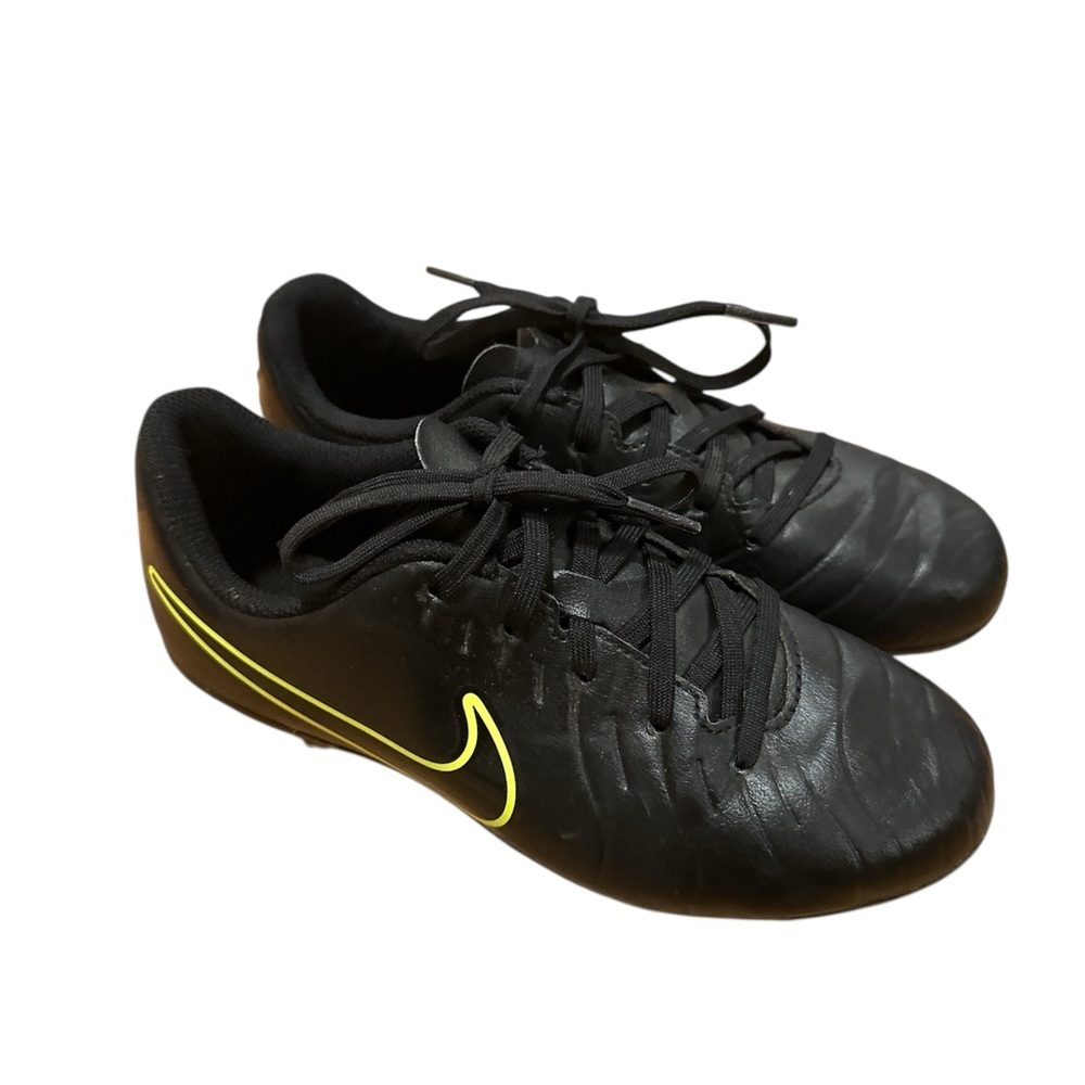 Nike Tiempo Size 3.5Y Black and Yellow Boys's Shoes